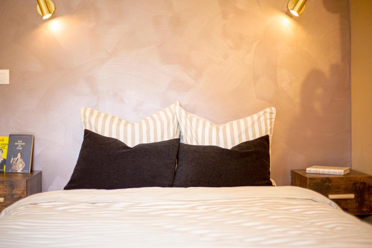 Ideal Pro & Couple - 2 Logements Theme Boho Chic Rdc & Dandy 1Er Etage - Quartier Calme - Jardin - Wifi Hd - Smart Tv - Parking Gratuit - Proche Centre & Transports - Ask Home Valenciennes Extérieur photo